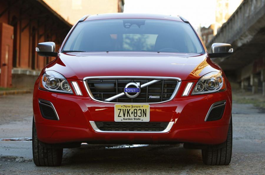 Volvo XC60 R-Design 2011 года  (фото 6 из 32)